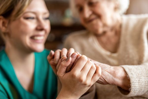 What Are the Early Signs of Dementia Families Should Watch For?!