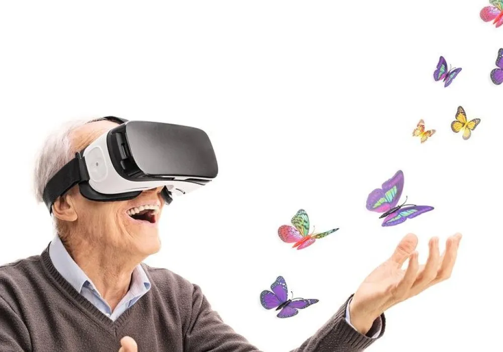 with-virtual-reality-senior-enjoying-life